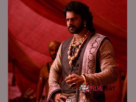 'బాహుబలి-2' లో పెట్టుకోమంటూ హీరో ఫ్యాన్స్