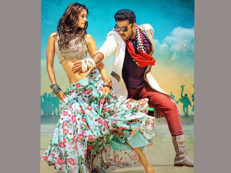 సెంటిమెంట్ విత్ ఎంటర్టైన్మెంట్ ('లోఫర్‌' ప్రివ్యూ)