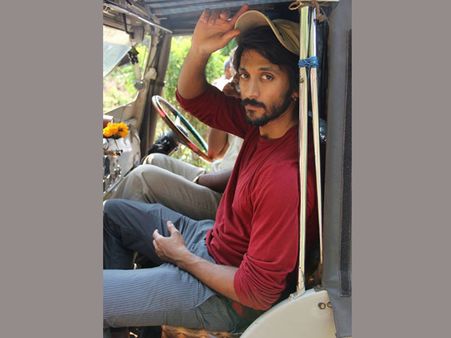 చంపేస్తామంటూ హీరో కి బెదిరింపు కాల్స్