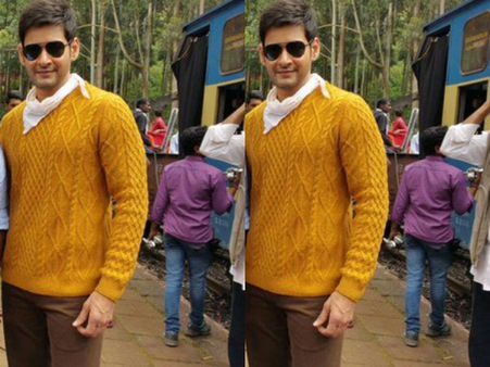 బై చెప్తూ ...మహేష్ తో రత్నవేలు (ఫొటో)