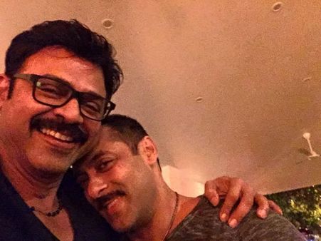 సల్మాన్‌ ఖాన్‌తో వెంకటేష్ ఆప్యాయంగా....(సెల్ఫీ)