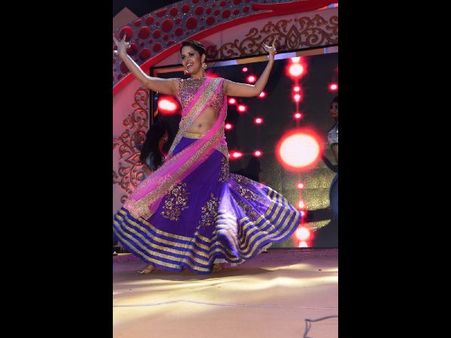 న్యూఇయర్ పార్టీలో అనసూయ, హంసా, ఛార్మి చిందులు (ఫోటోస్)