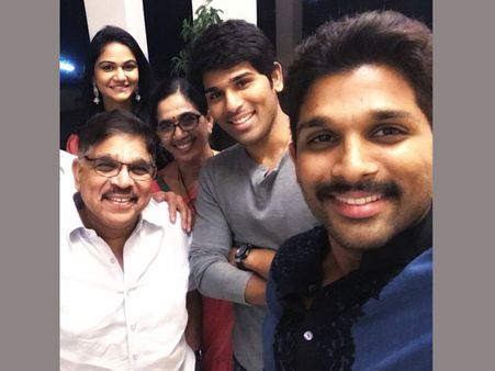 అల్లు అర్జున్... నాన్నపై ప్రేమతో (ఫోటో)