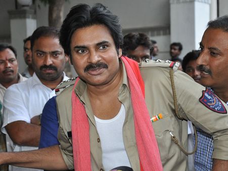 ఫ్యామిలీ నుండి...పవన్ కళ్యాణ్ ఒక్కడే మిస్సవుతున్నాడు!