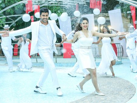 కుక్క చుట్టూ కామెడీ (‘ఎక్సప్రెస్ రాజా’ ప్రివ్యూ)