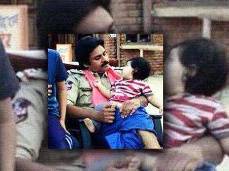 సర్దార్ గబ్బర్ సింగ్ సెట్లో అల్లు అర్జున్ కొడుకు! (ఫోటో)