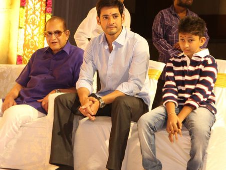 కృష్ణ, మహేష్ బాబు, గౌతం కలిసి నటిస్తున్నారు...