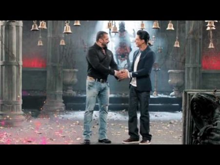 గుడిలోకి షూతో సల్మాన్, షారుక్.... కోర్టుకెక్కిన మరో వివాదం!