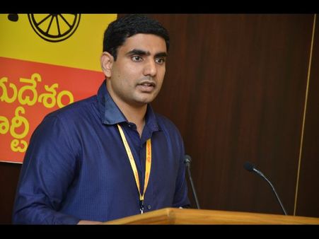 ఎన్టీఆర్ 3డి విగ్రహంతో సెల్ఫీ (ఫొటో)