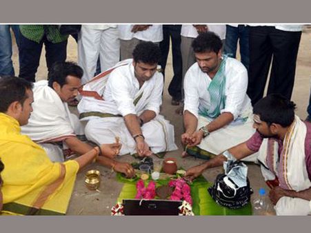 నిమజ్జనం చేసిన దేవిశ్రీప్రసాద్.., విగ్రహం ఏర్పాటు