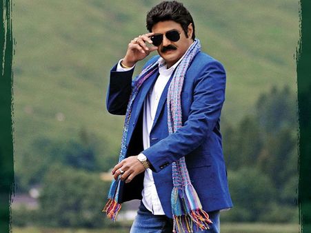 100వ సినిమా: బాలయ్యే స్టోరీ లైన్ ఇచ్చాడట, కీలకంగా శ్రీవాస్!