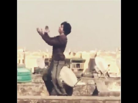 లీక్: డాన్స్ ప్రాక్టీస్ చేస్తున్న సూపర్ స్టార్ (వీడియో)