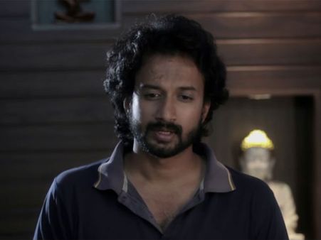 ఛార్మి 'జ్యోతిలక్ష్మి' హీరో పెద్ద మిస్టేక్ (వీడియో)