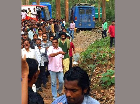 అడవిలో బాహుబలి షూటింగ్... (ఫోటో)