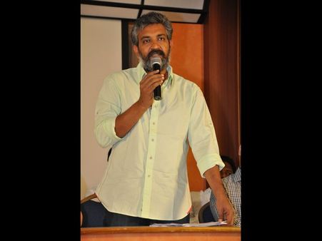 ‘పద్మశ్రీ’ అవార్డుపై రాజమౌళి ట్వీట్స్.... విమర్శలు, వివరణ!