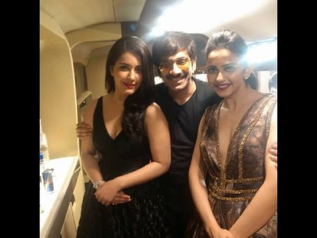 రవితేజ నైట్ పార్టీ...హాట్ హీరోయిన్స్ రచ్చ