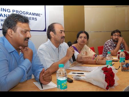 సెన్సార్ అంతా ఆన్‌లైన్ లో జ‌ర‌గాలి : సురేశ్ బాబు