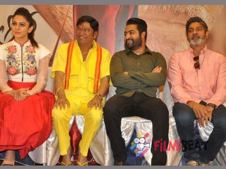 నాన్నకు ప్రేమతో రికార్డ్: జగపతి సమక్షంలో సెలబ్రేషన్స్