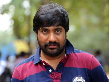 మెగా అప్పులు: వైవిఎస్ చౌదరి థియేటర్ సీజ్