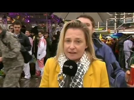 షాక్...‌:లైవ్‌లోనే రిపోర్టర్ పై లైంగిక దాడి...(వీడియో)