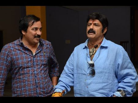 కృష్ణగాడి వీర ప్రేమగాధను చూసిన బాలయ్య: భళారే అంటూ అభినందన