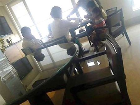 ఫ్యామిలీతో పవన్ అవుటింగ్.. ఫొటోలో ఎవరున్నారో చూడండి