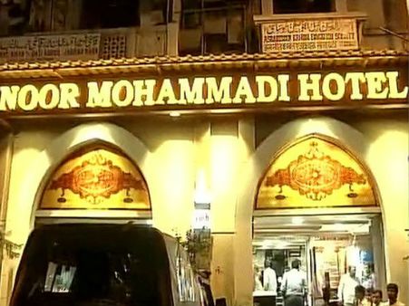 ఫ్రీ ఆఫర్ ప్రకటించిన హీరో వీరాభిమాని, మీరూ వెళ్లొచ్చు..!