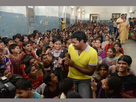 హీరో సునీల్ బర్త్ డే సెలబ్రేషన్స్ (ఫోటోస్)