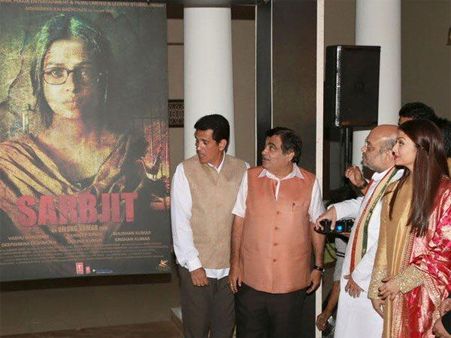 ఐశ్వర్య రాయ్ లుక్ చూసి కేంద్ర మంత్రులు షాక్ (ఫోటోస్)