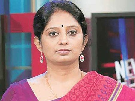 సెక్స్ వర్కరంటావా? టీవీ యాంకర్‌ను తిడుతూ 2వేల కాల్స్