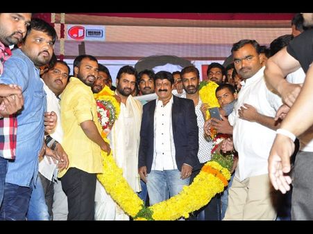 నాతో ఎవరూ చేయించడం లేదు: ఫీలవుతున్న బాలయ్య (ఫోటోస్)