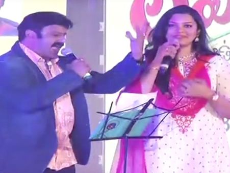 బాలయ్య జోరుకు బెంబేలెత్తిపోయిన గీతా మాధురి (వీడియో)