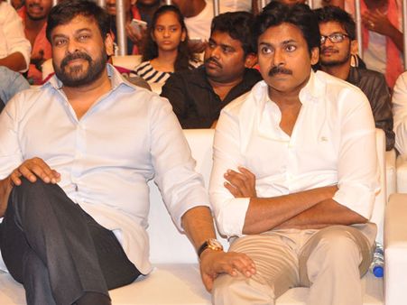 పవన్ ఫాలో అవ్వడు, ఇది షోలే రేంజే: చిరంజీవి (సర్దార్ ఆడియో ఫోటోస్)