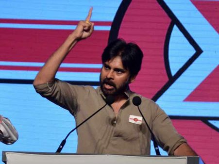 రివైండ్ : పవన్ కళ్యాణ్ అభిమానులను కంగారు పెట్టిన వేళ!