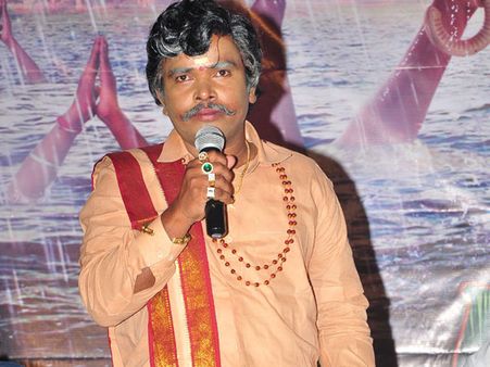 పవన్ కళ్యాణ్ మీద కామెంట్: గట్టిగా బుద్ది చెప్పిన సంపూ!