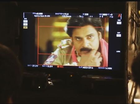 ఈ వీడియో చూస్తే పవన్ సినిమాకు పరుగెత్తుకెళతారు