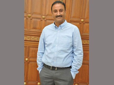 ‘సర్దార్’ నిర్మాత శరత్ మరార్ గురించి ఆసక్తికర విషయాలు