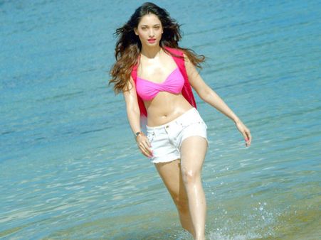 అసలు అదే కానీ...: తమన్నా పాత్ర లెస్బియన్