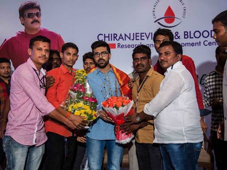మొత్తం 76 వేలమంది: చిరంజీవి, రామ్ చరణ్ థాంక్స్ (ఫోటోస్)