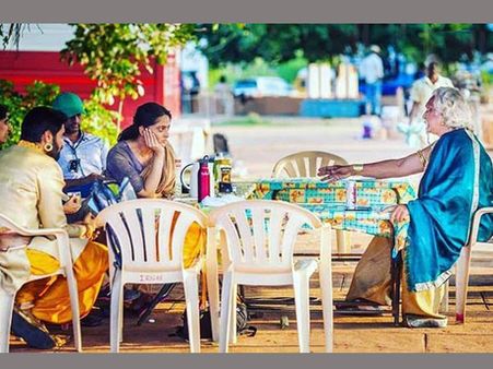 బిజినెస్ స్ట్రాటజీ :'బాహుబలి -2' లో బాలీవుడ్ స్టార్ హీరోయిన్