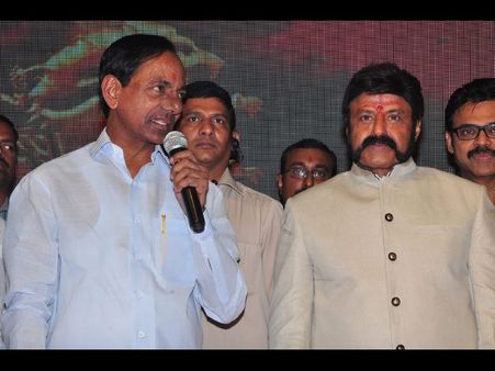 చిరుతో కలిసి మొదటి బ్యాచులో చూస్తా, అన్నగారి అభిమానిగా...: బాలయ్య గౌతమీపుత్ర శాతకర్ణిపై కెసిఆర్