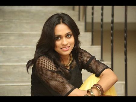 నా భర్త తో సంభంధం,తెలుగు టీవీ యాంకర్ పై భార్య కేసు