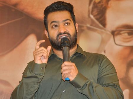 మొత్తానికి ఎన్టీఆర్ ఓకే అన్నాడు,ఏం చేస్తాడో?