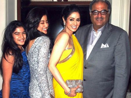 అందమైన ఫోటో షేర్ చేసిన శ్రీదేవి కూతురు (ఫోటోస్)