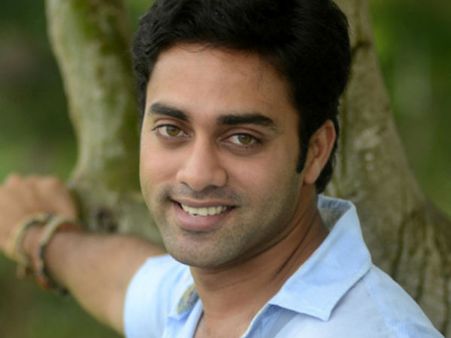 ఆ పబ్ నాది కాదు: పనిగట్టుకుని మరీ చెప్తున్నాడేంటి?