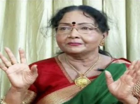 సినీ ఫక్కీలో....సీనియర్‌ నటి రాజశ్రీ నగల చోరీ, 15 లక్షలు వ్యాల్యూ