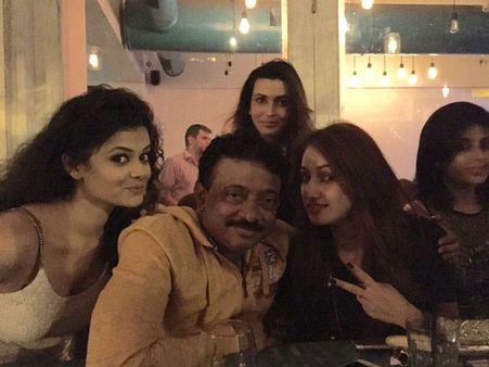 రచ్చ రంబోలా: వర్మ, పూరి అమ్మాయిలతో పార్టీ (ఫొటోలు)