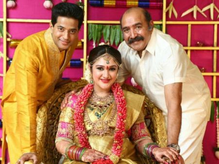 నటి శ్రీదేవి శ్రీమంతం వేడుక (ఫోటోస్)