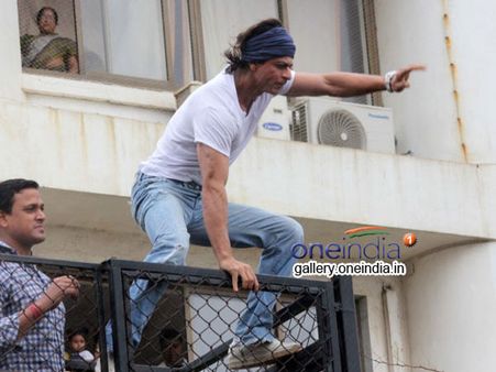 వివాదం‌: ‘ఫ్యాన్‌’కథ నాదేనంటూ కేసు, రిలీజ్ అపమని కోర్టుకి