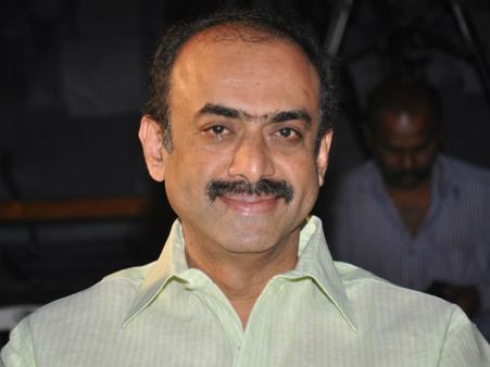 సురేష్ బాబుకు జారి చేసిన ఉత్తర్వులపై హైకోర్టులో స్టే